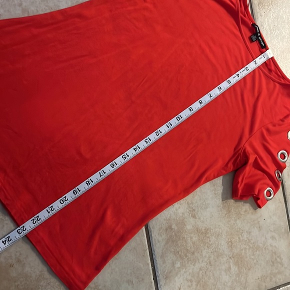 Sexy Cable & Gauge Red Clingy Top with Silver Grommets on Sleeves size Small - Picture 5 of 6